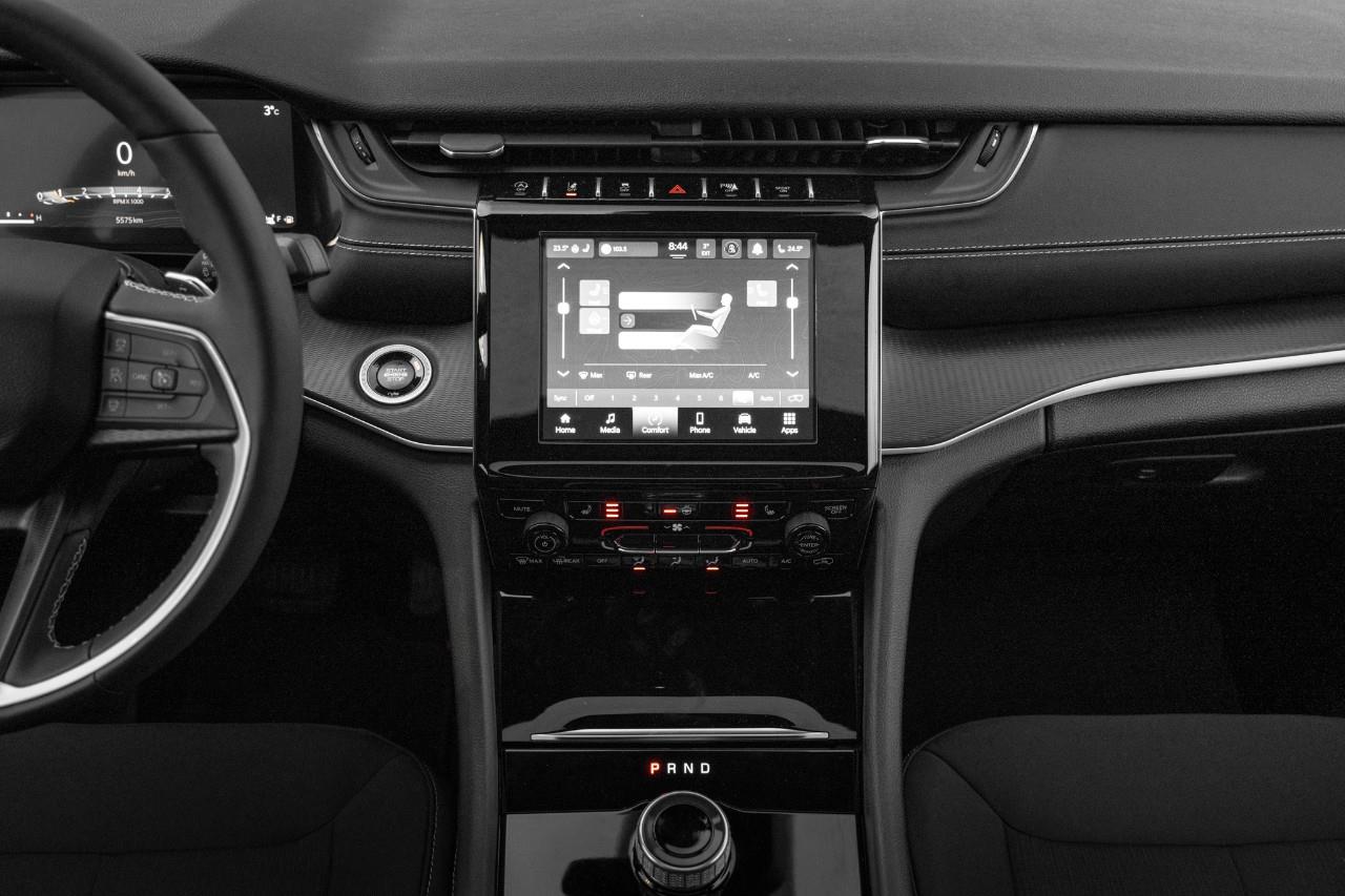 2024 Jeep Grand Cherokee Laredo LC2819