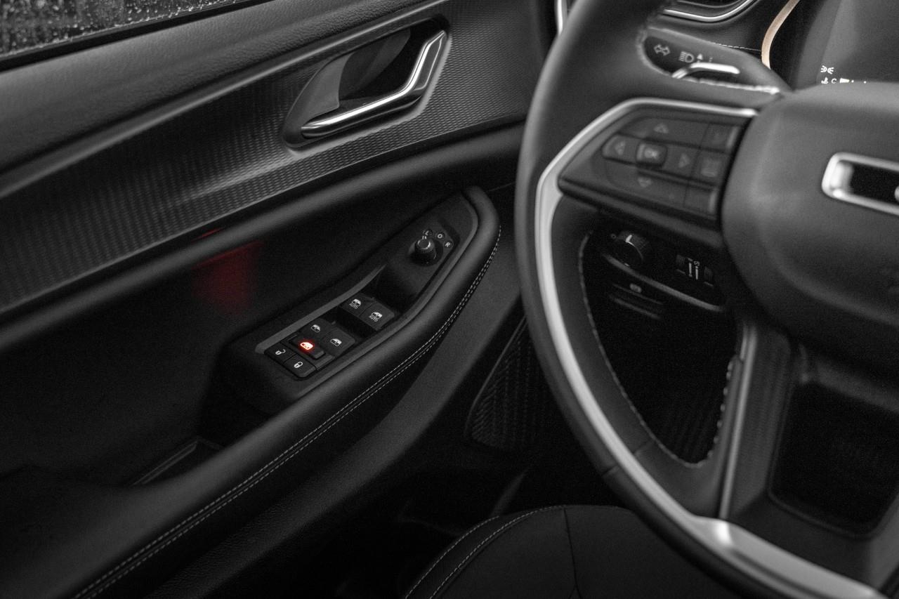 2024 Jeep Grand Cherokee Laredo LC2819