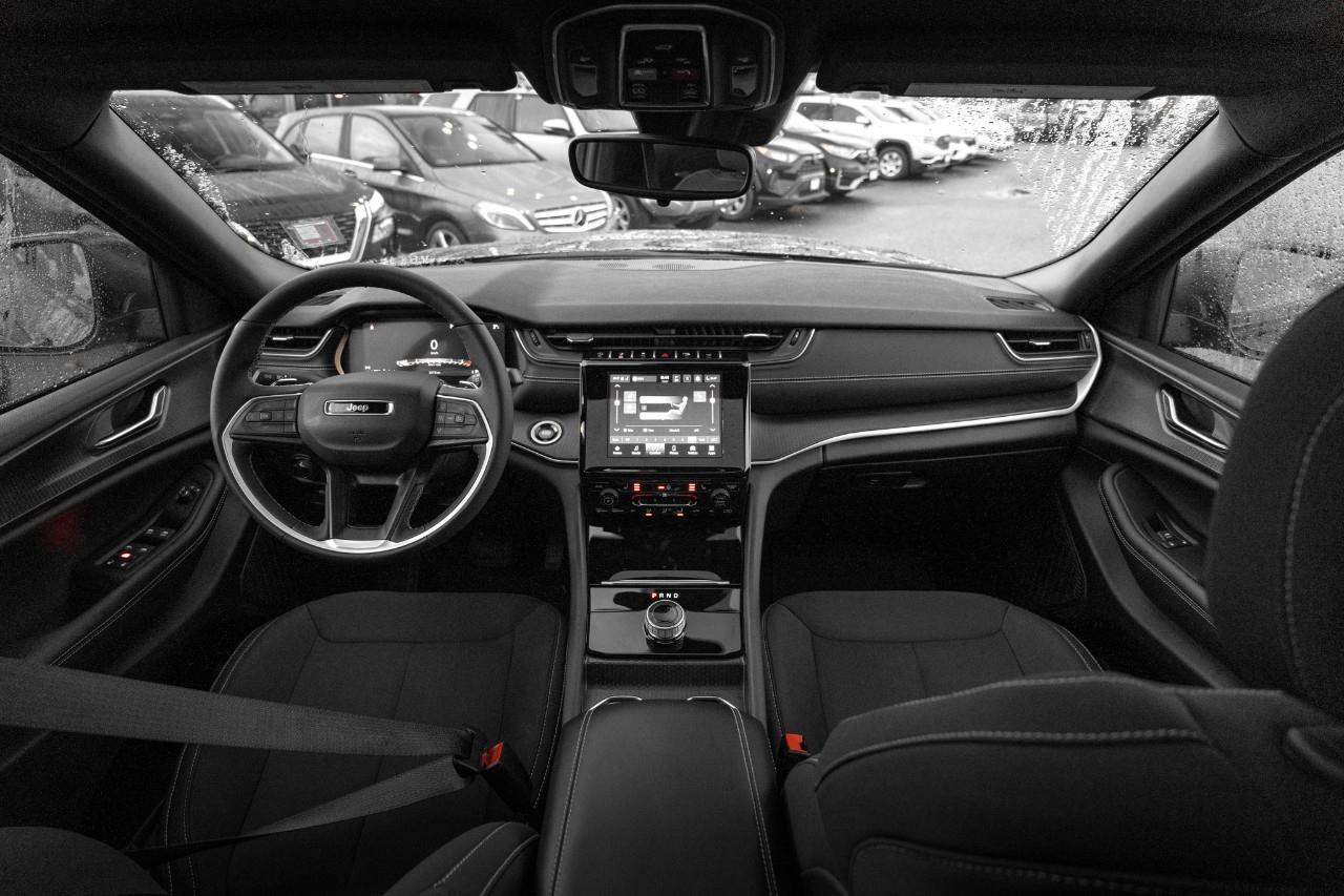 2024 Jeep Grand Cherokee Laredo LC2819