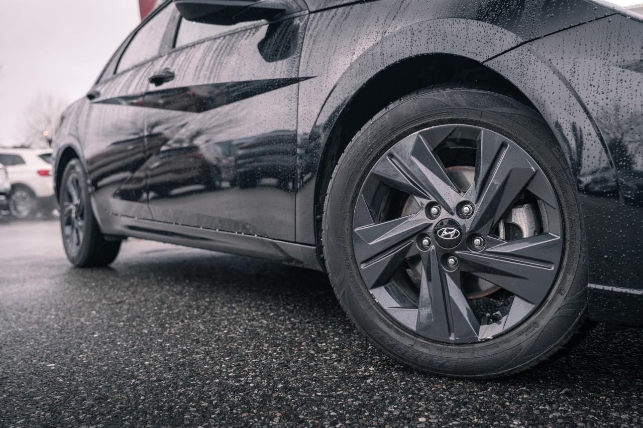 2023 Hyundai Elantra Preferred w/Tech Package LC2826A