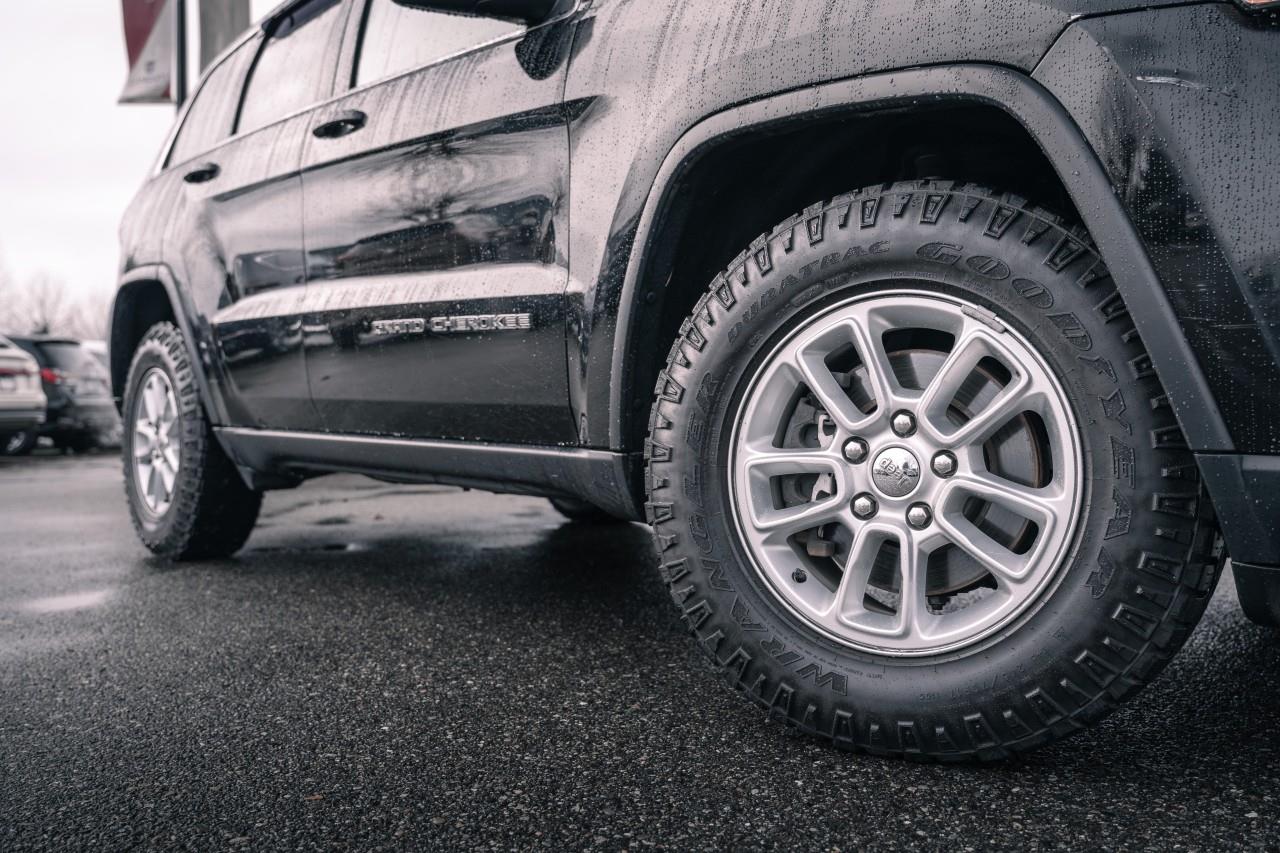 2018 Jeep Grand Cherokee Laredo LC2830