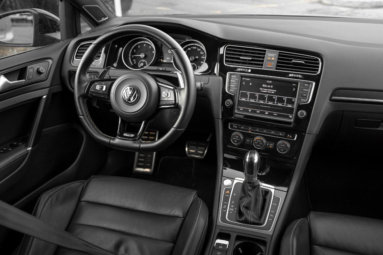 2017 Volkswagen Golf R 2.0 TSI LC2576AA