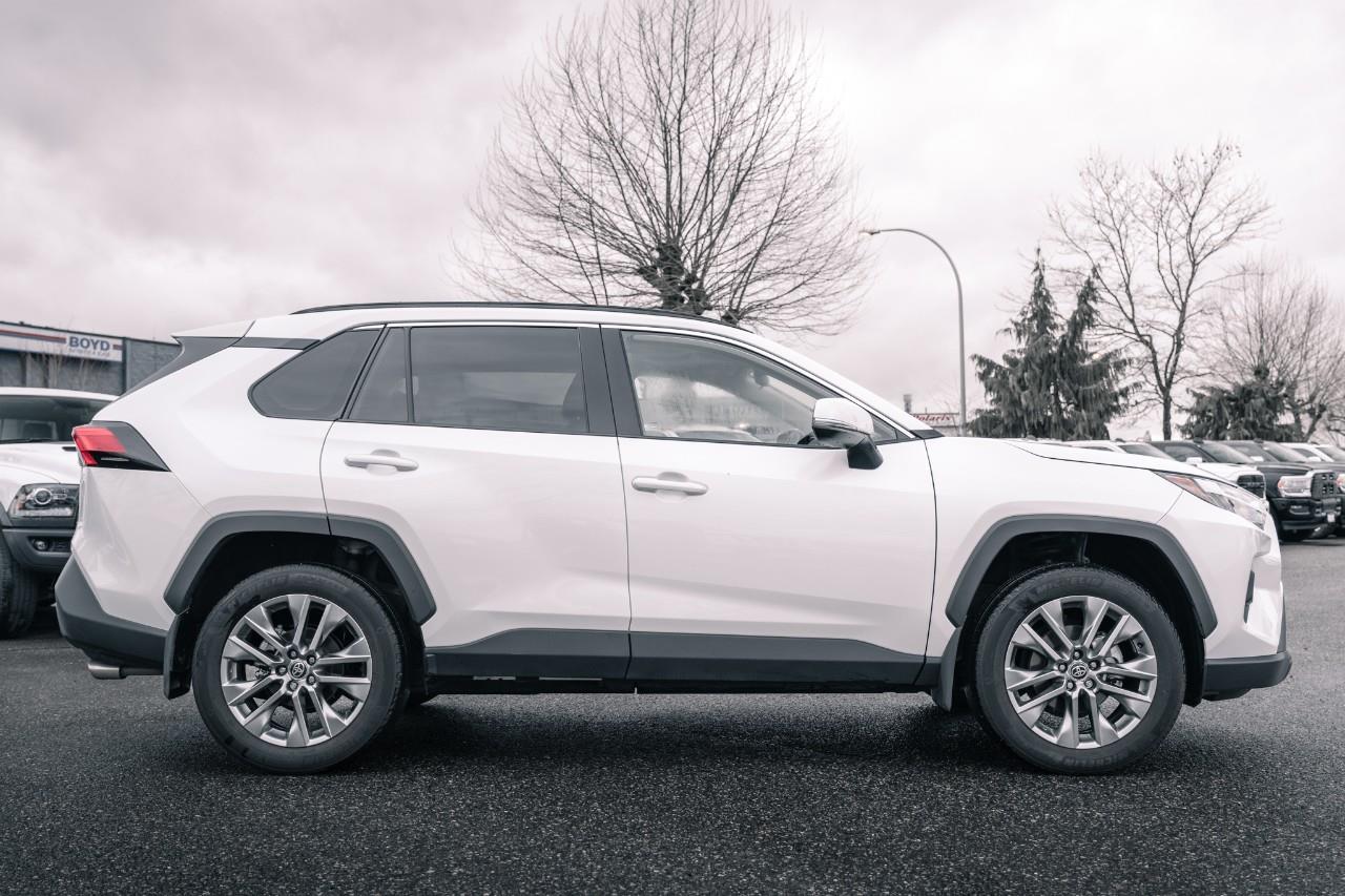 2025 Toyota RAV4 XLE LC2912