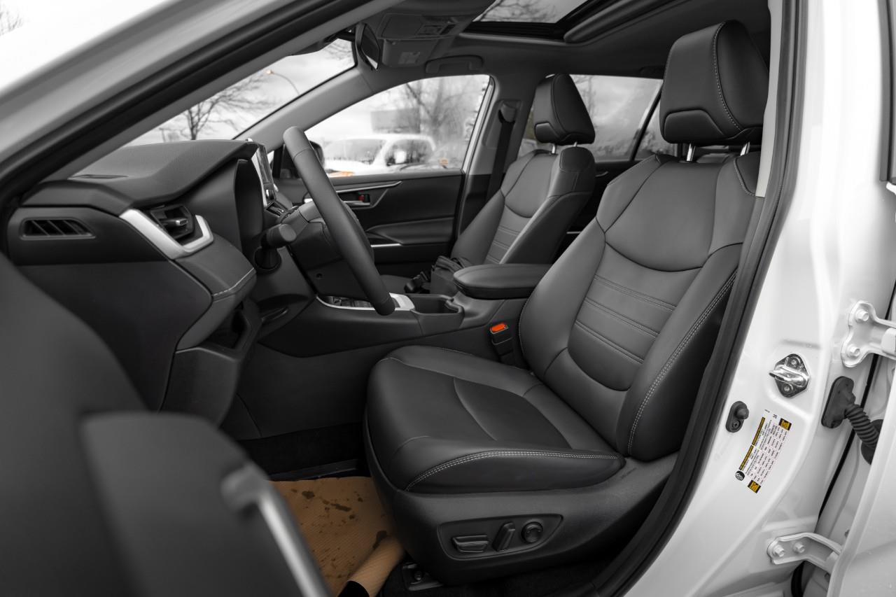 2025 Toyota RAV4 XLE LC2912