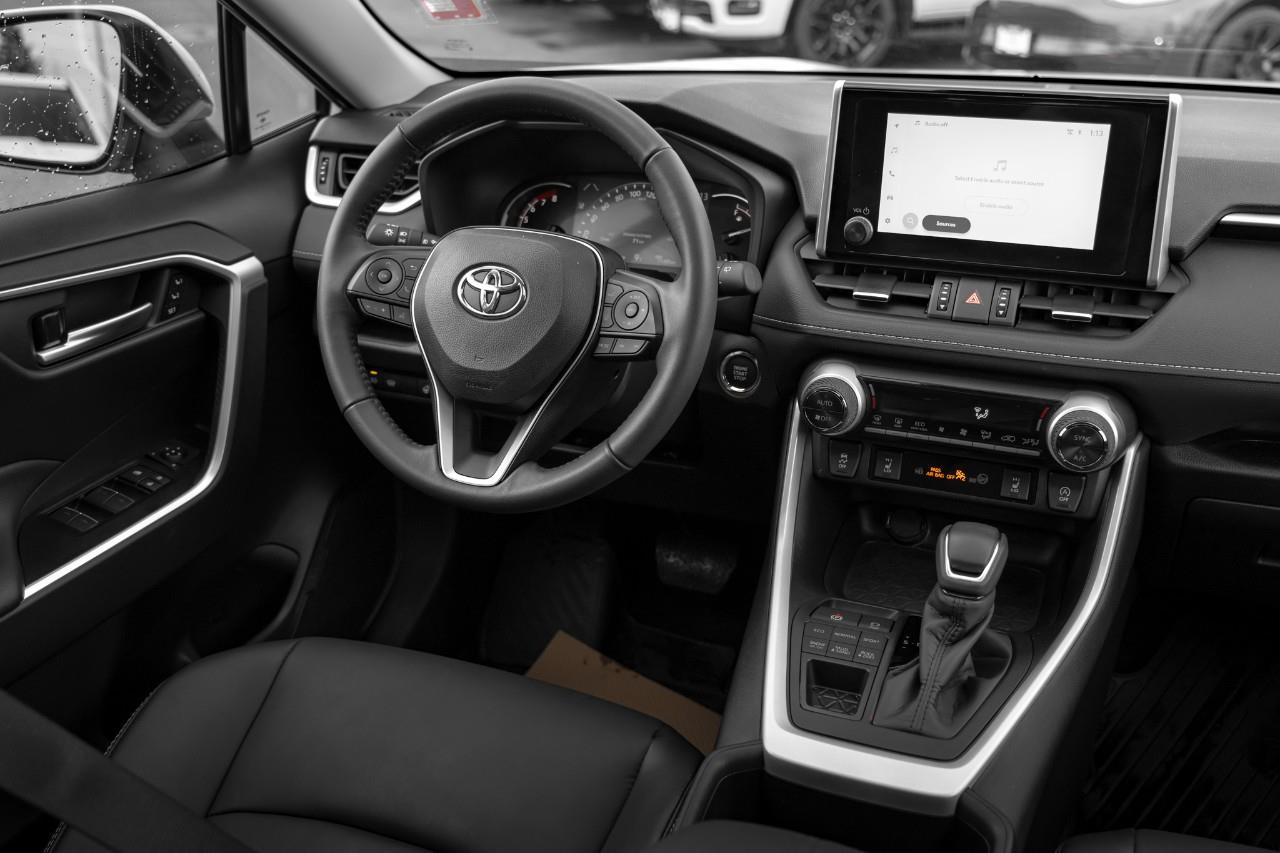 2025 Toyota RAV4 XLE LC2912