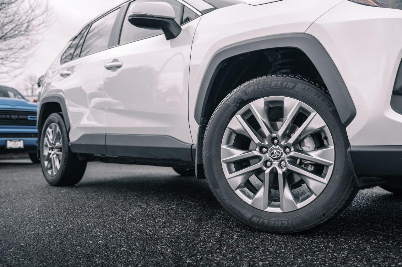 2025 Toyota RAV4 XLE LC2912