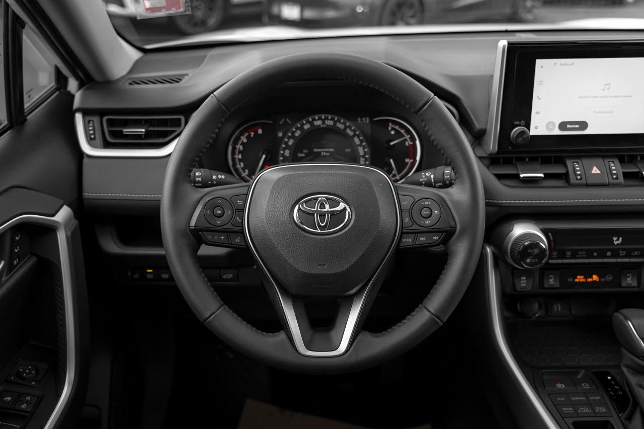 2025 Toyota RAV4 XLE LC2912