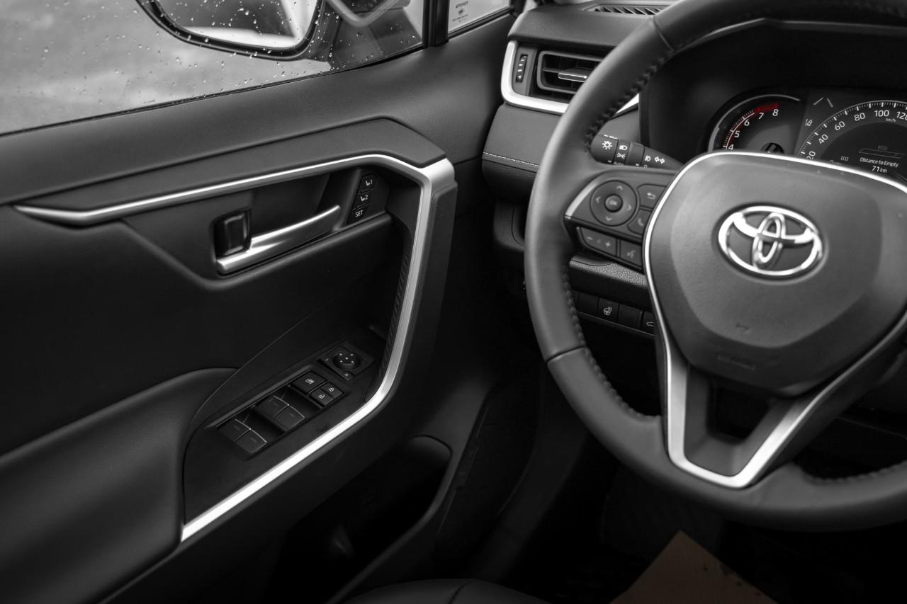 2025 Toyota RAV4 XLE LC2912