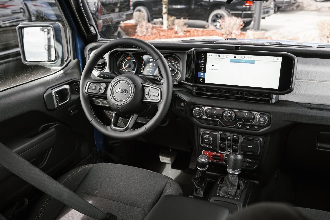 2026 Jeep Wrangler Sport T255705