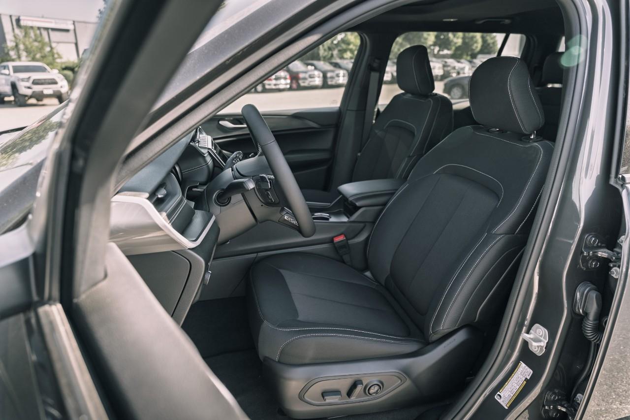 2024 Jeep Grand Cherokee L Laredo LC2655