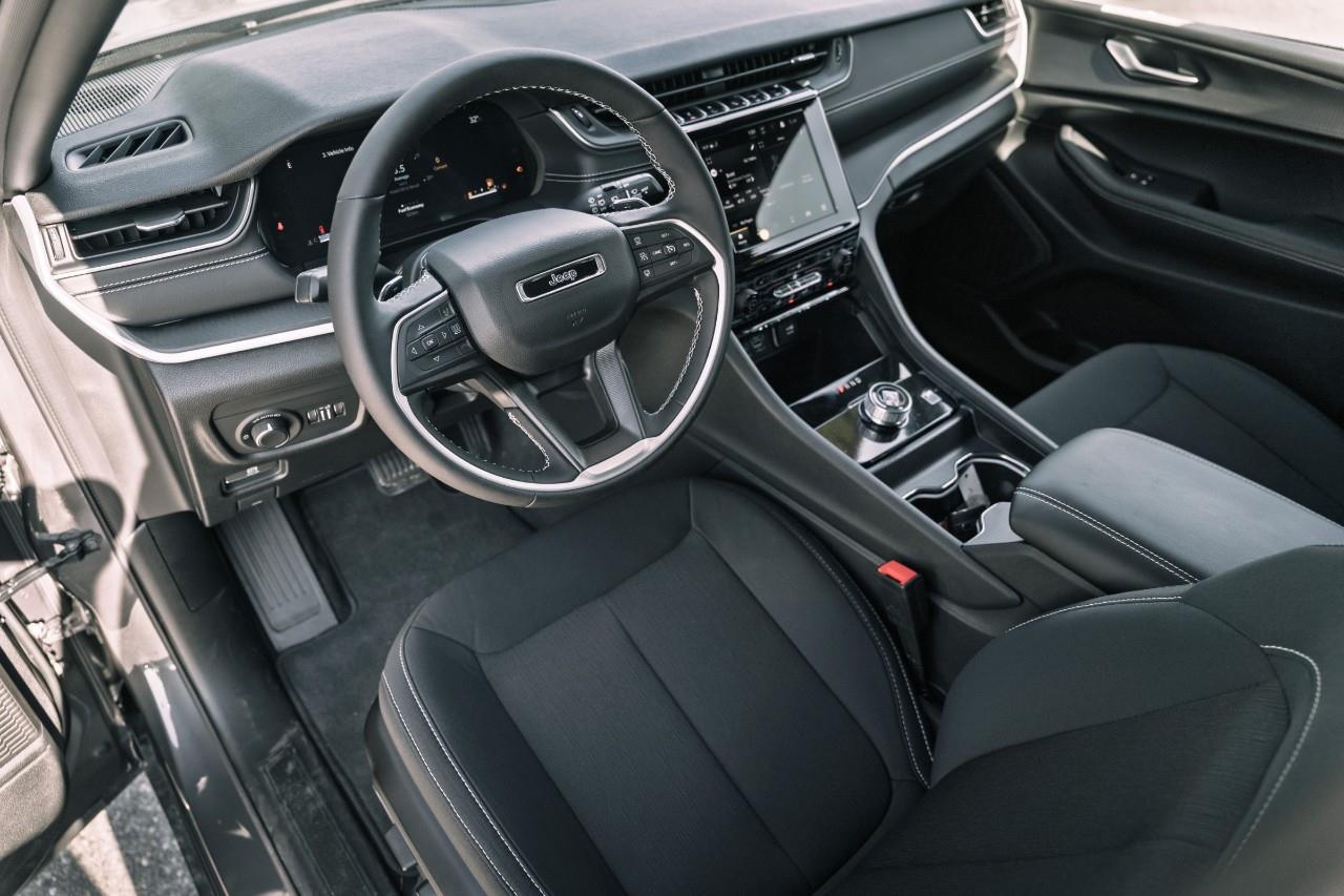 2024 Jeep Grand Cherokee L Laredo LC2655