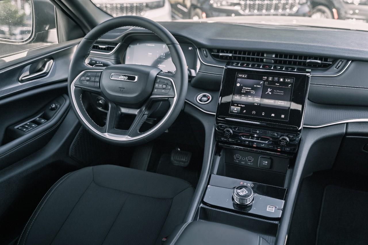 2024 Jeep Grand Cherokee L Laredo LC2655