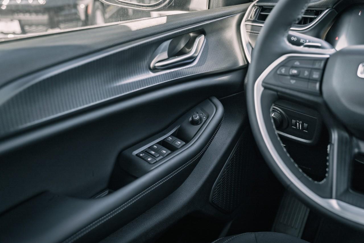 2024 Jeep Grand Cherokee L Laredo LC2655