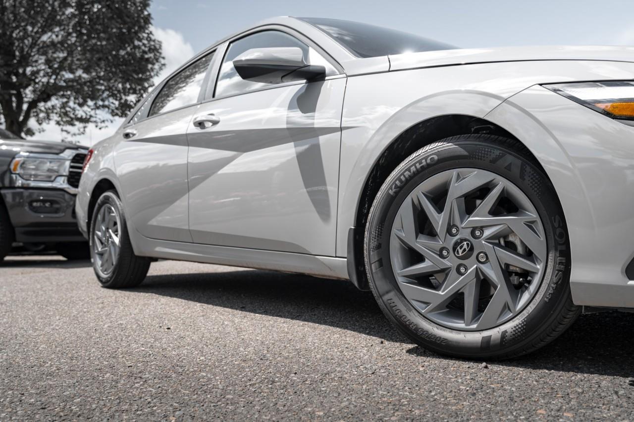 2025 Hyundai Elantra Preferred LC2977