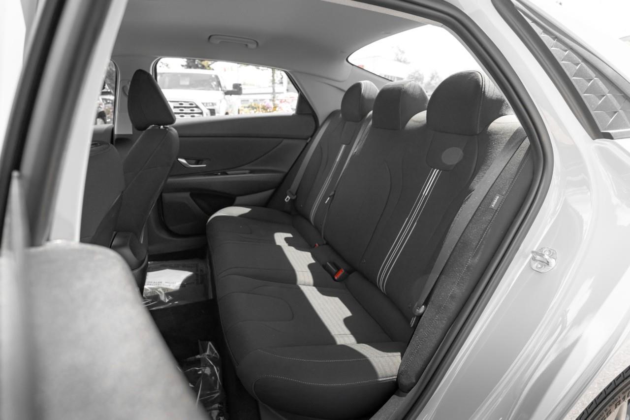 2025 Hyundai Elantra Preferred LC2977
