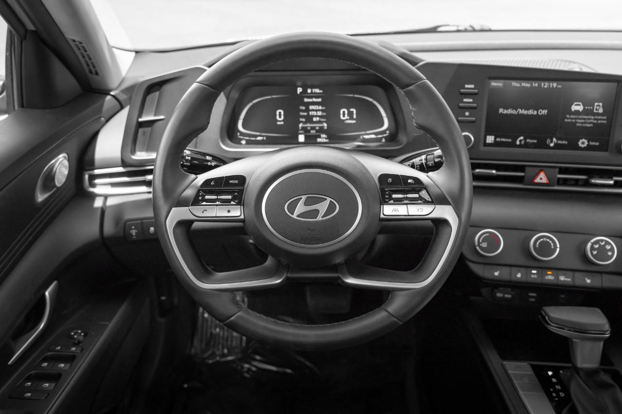 2025 Hyundai Elantra Preferred LC2977