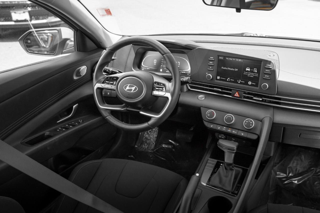 2025 Hyundai Elantra Preferred LC2977
