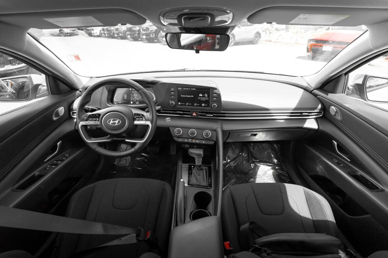 2025 Hyundai Elantra Preferred LC2977