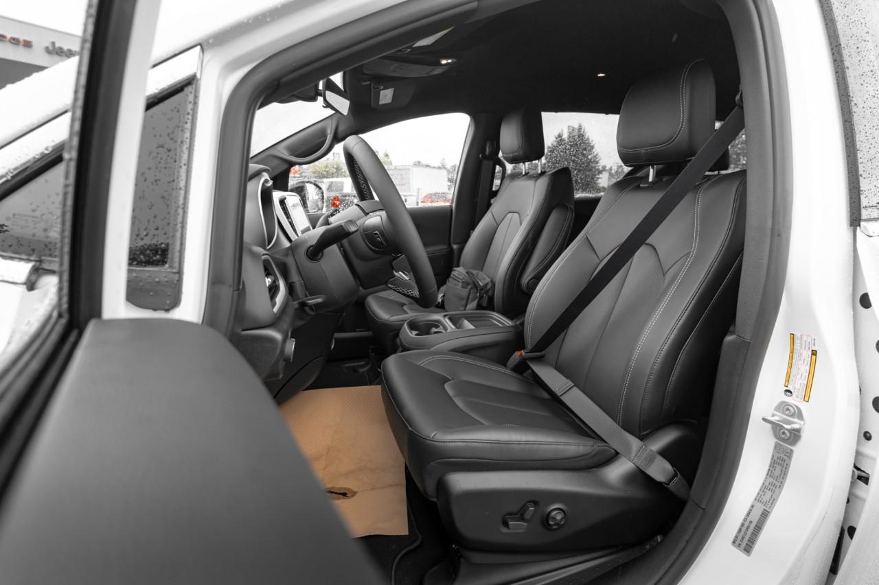 2027 Chrysler Grand Caravan SXT V551706