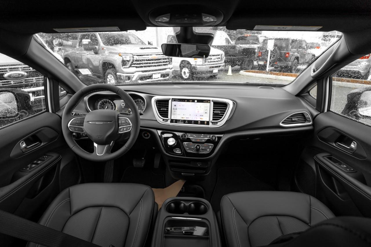 2027 Chrysler Grand Caravan SXT V551706