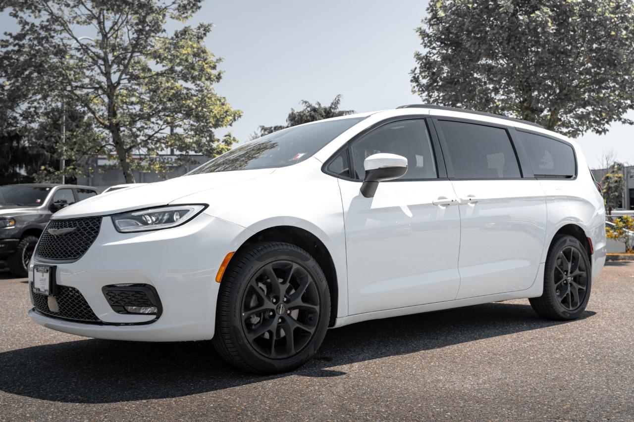 2023 Chrysler Pacifica Touring-L LC2989