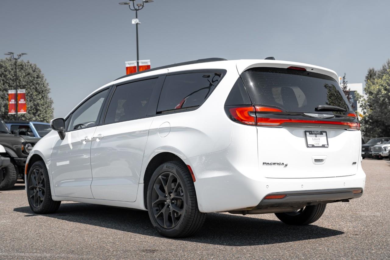 2023 Chrysler Pacifica Touring-L LC2989