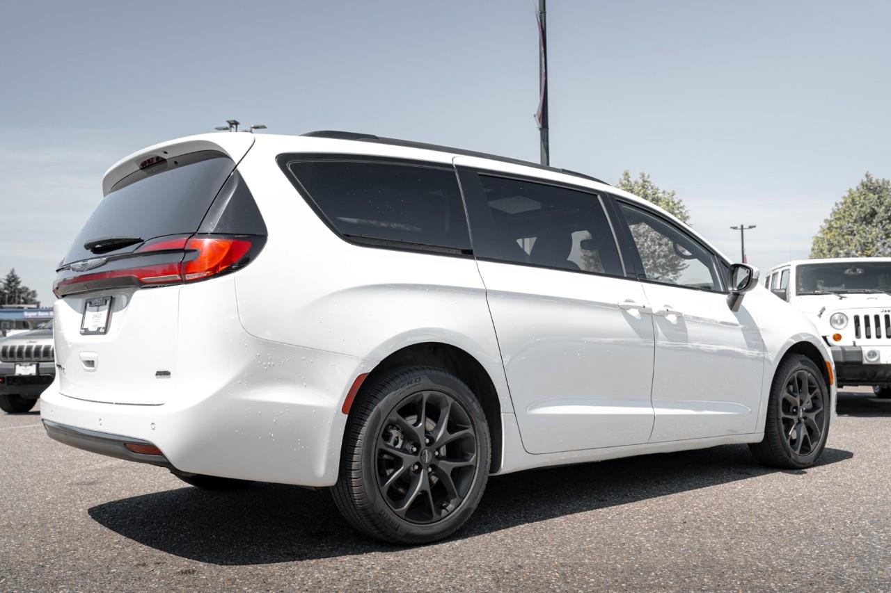 2023 Chrysler Pacifica Touring-L LC2989