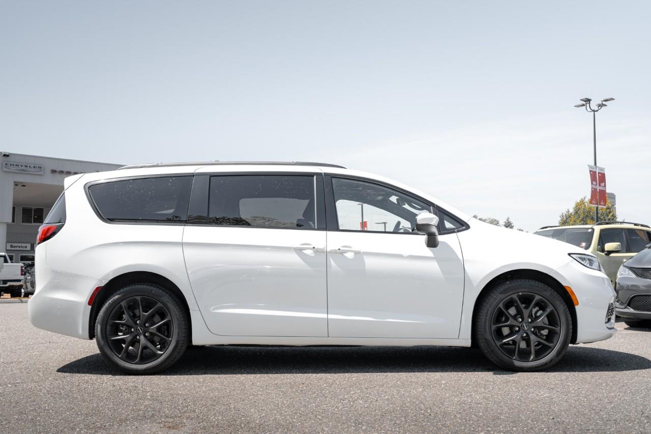 2023 Chrysler Pacifica Touring-L LC2989