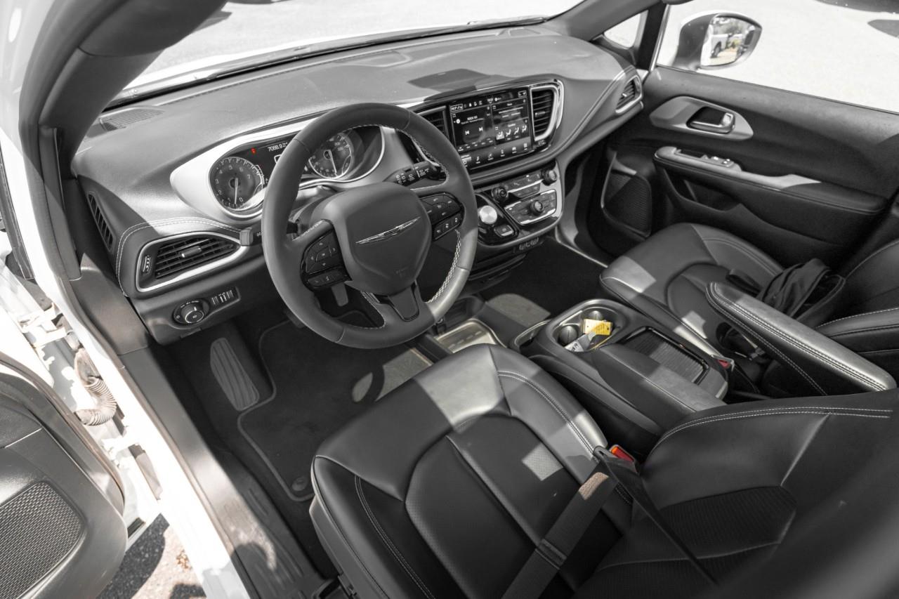 2023 Chrysler Pacifica Touring-L LC2989