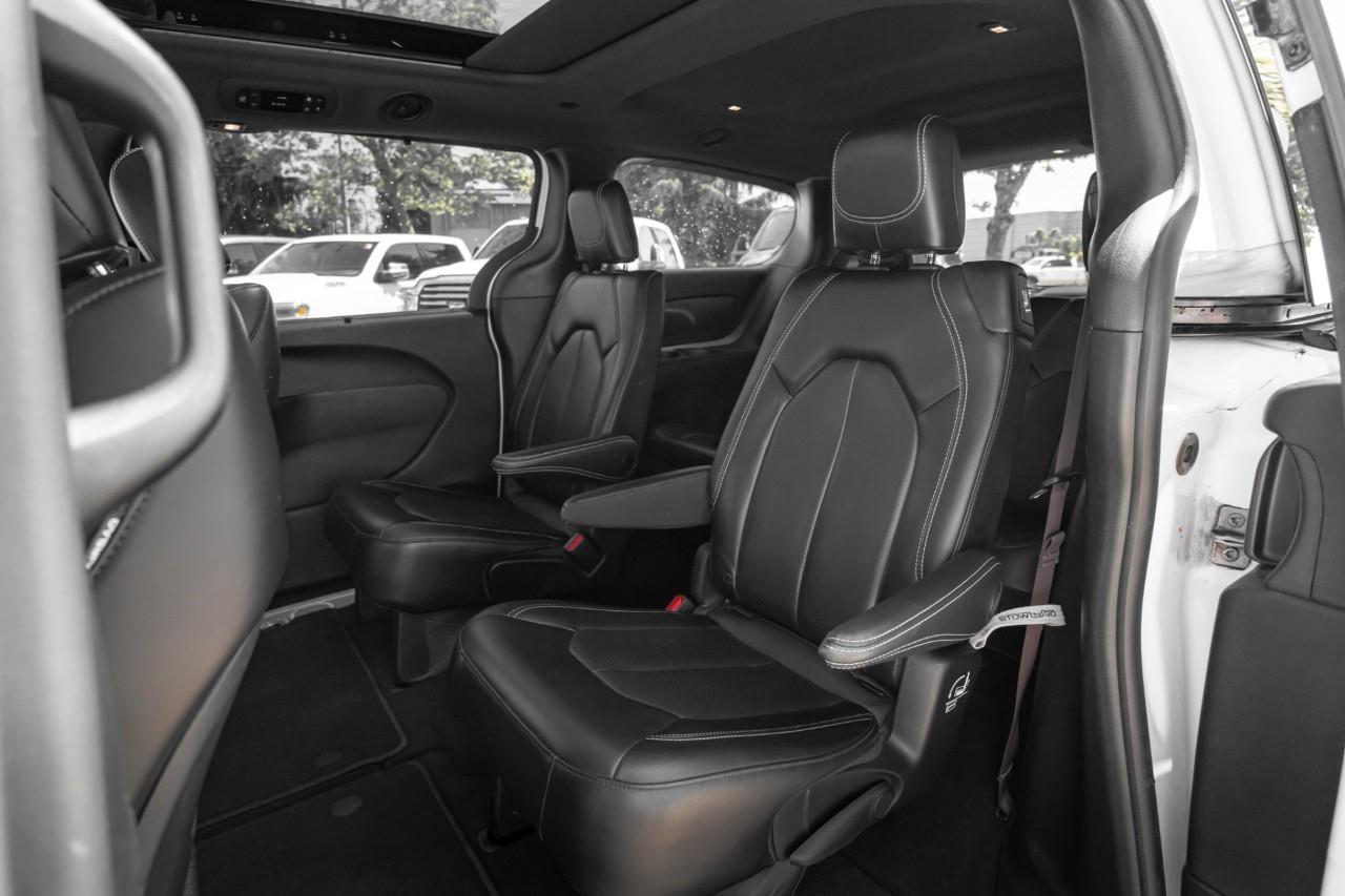 2023 Chrysler Pacifica Touring-L LC2989