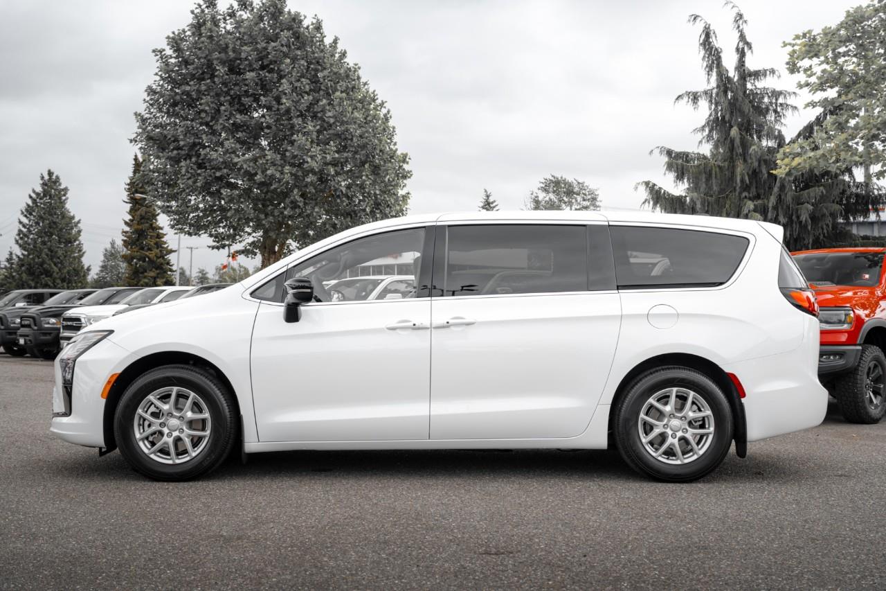 2027 Chrysler Pacifica Select V555393