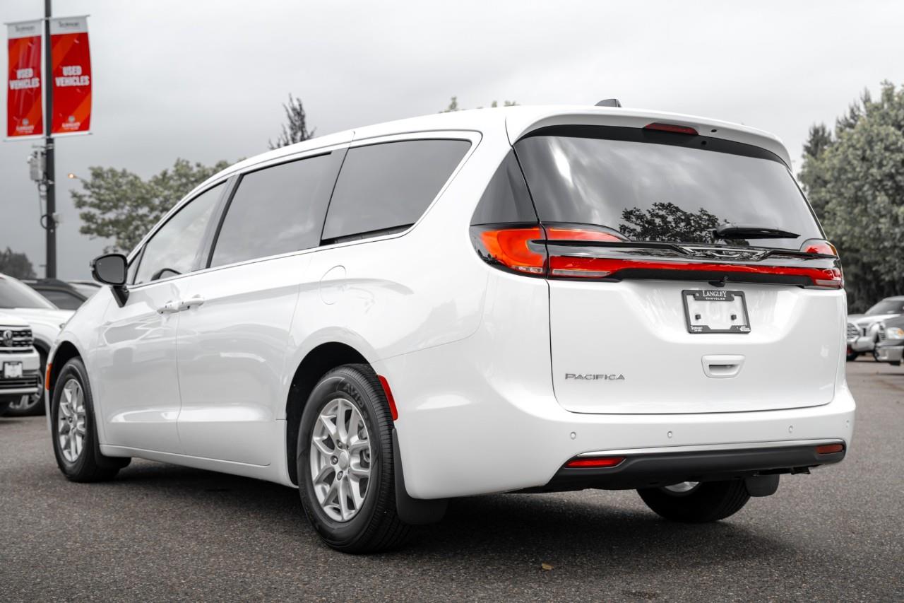 2027 Chrysler Pacifica Select V555393