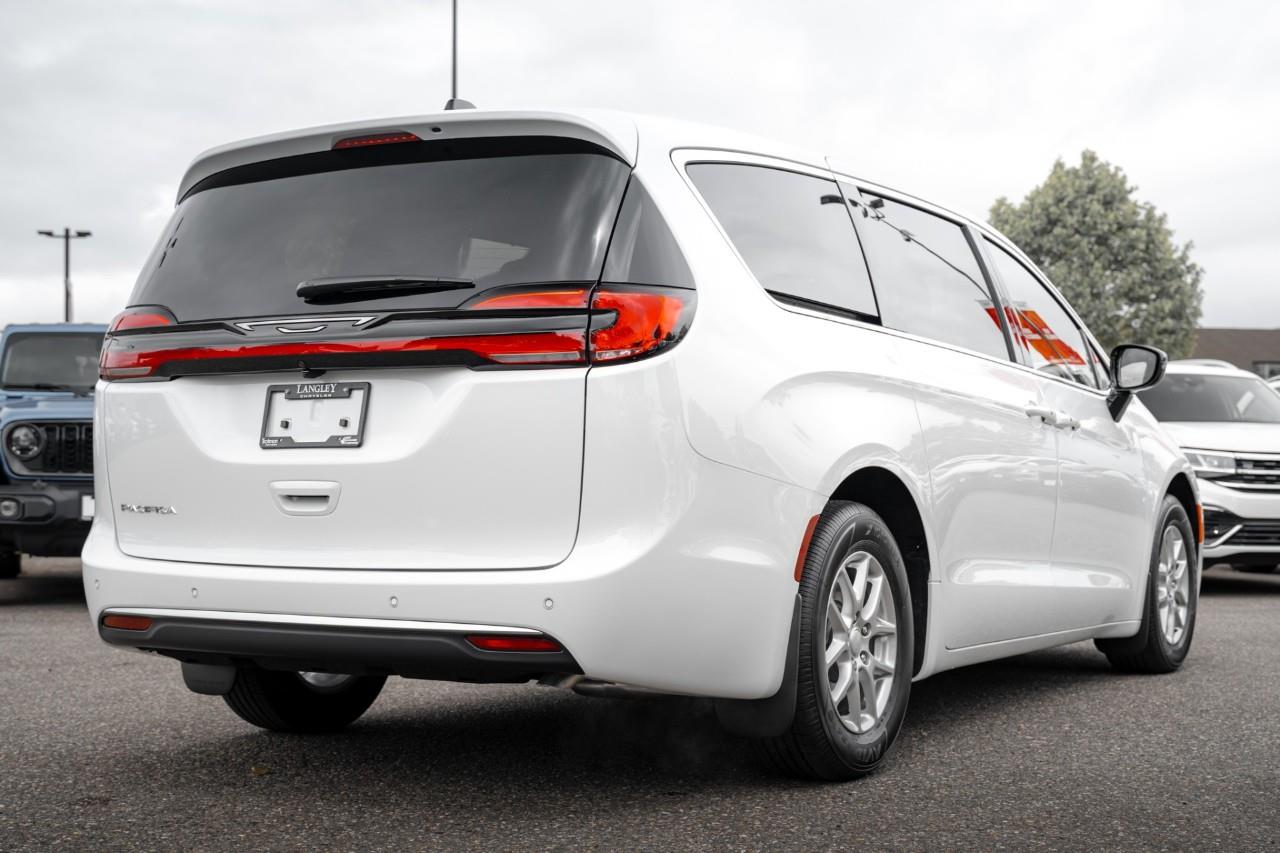 2027 Chrysler Pacifica Select V551619