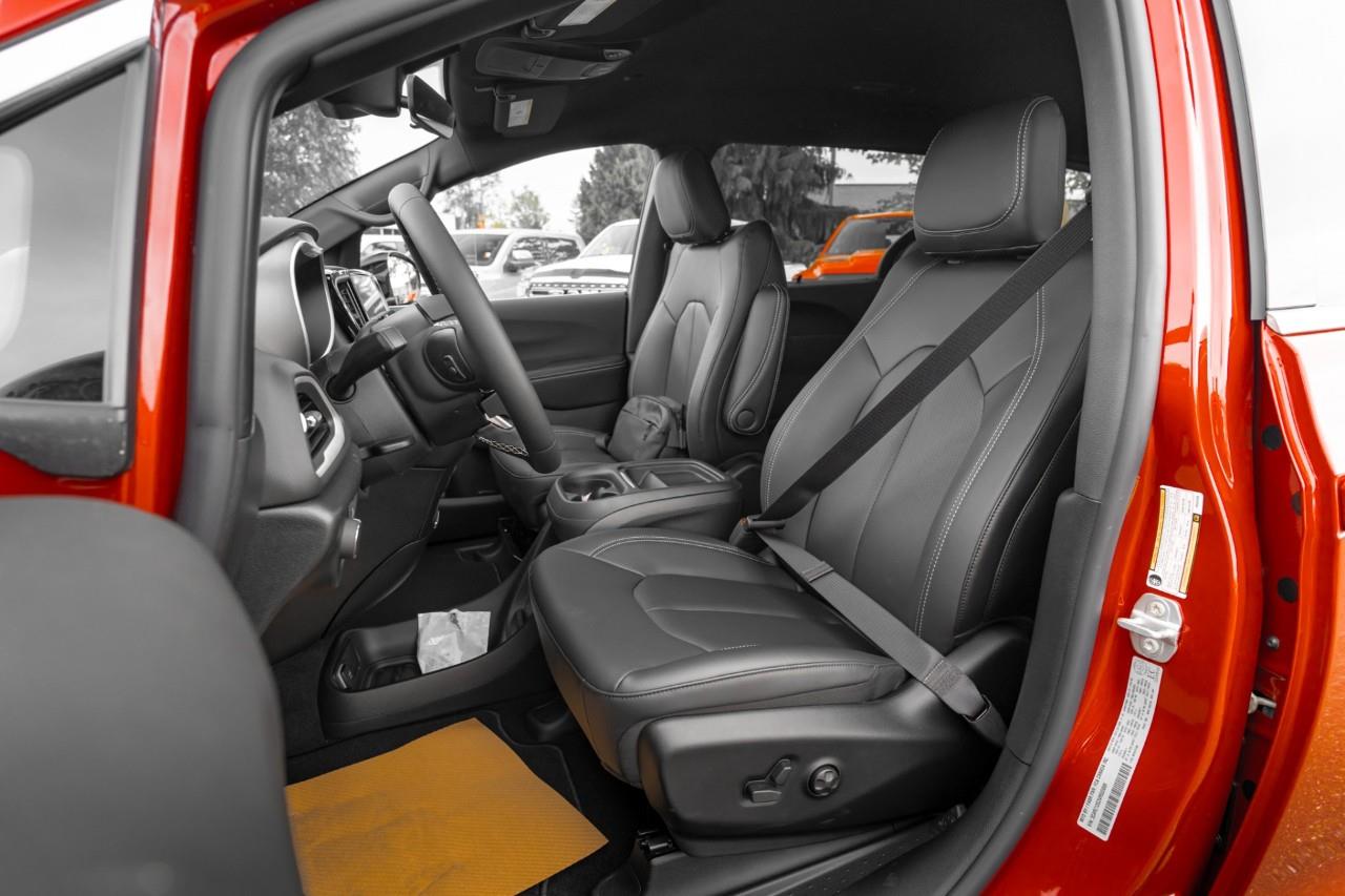 2027 Chrysler Grand Caravan SXT V555008