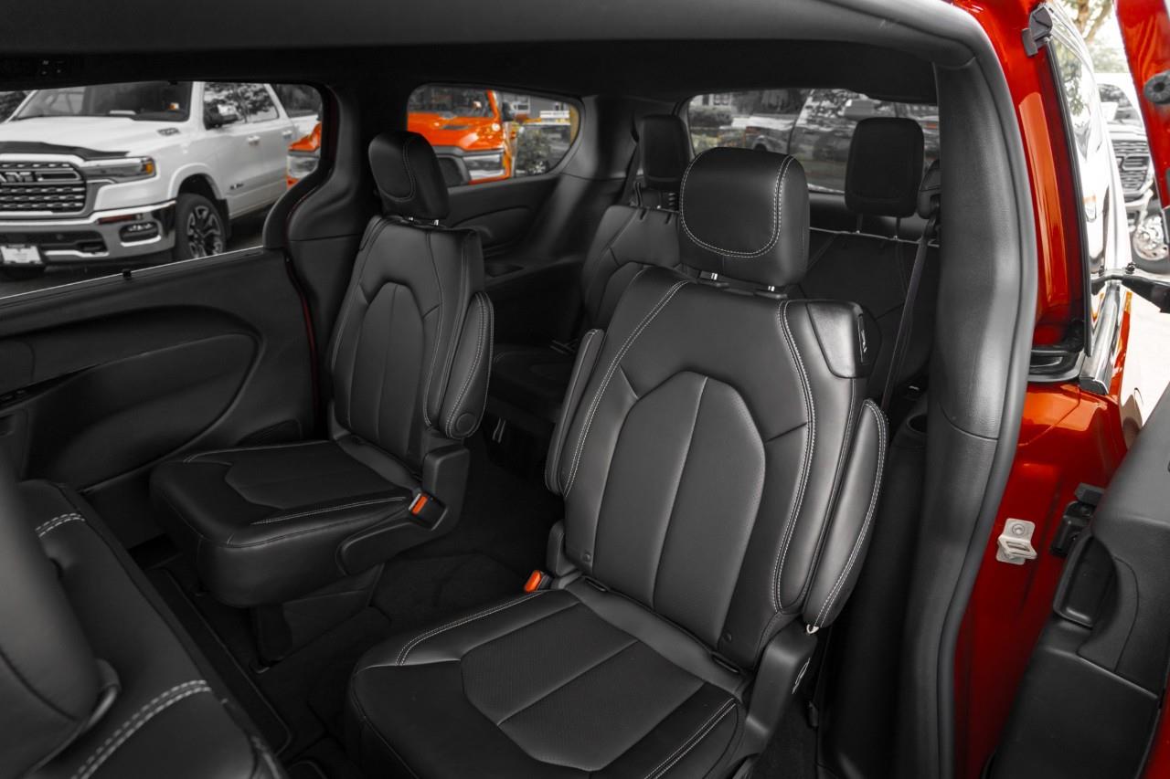 2027 Chrysler Grand Caravan SXT V555008