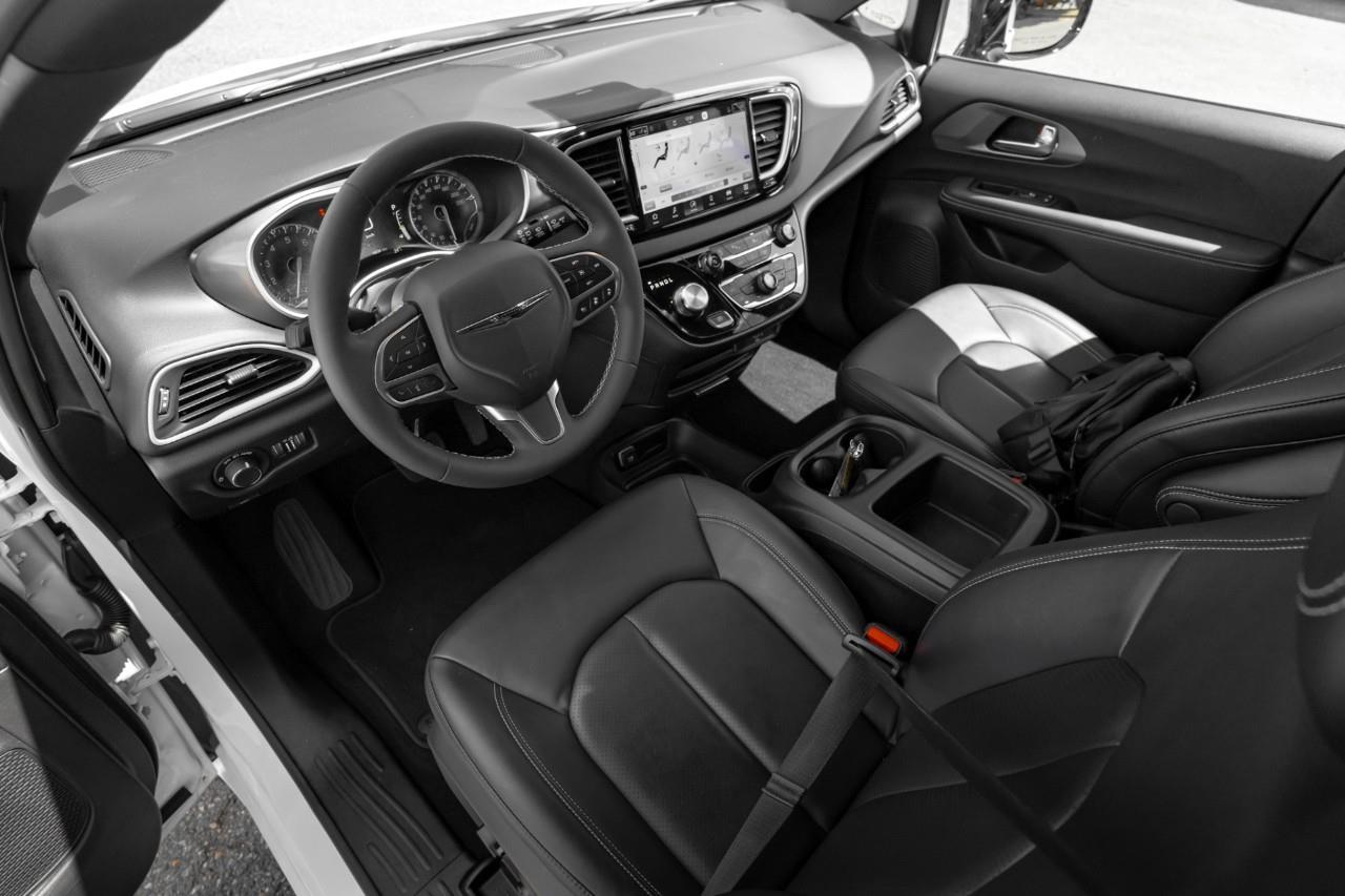 2026 Chrysler Grand Caravan SXT LC3003