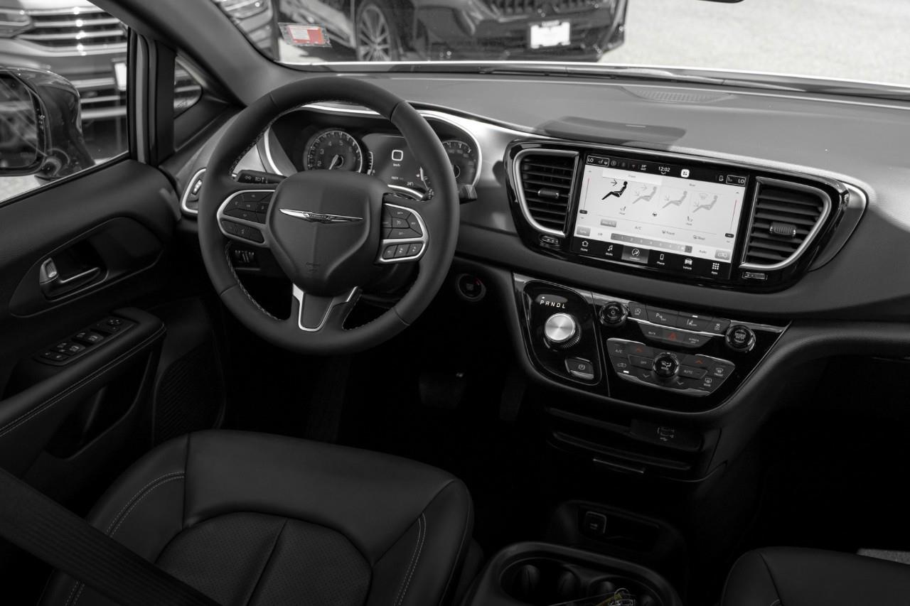 2026 Chrysler Grand Caravan SXT LC3003
