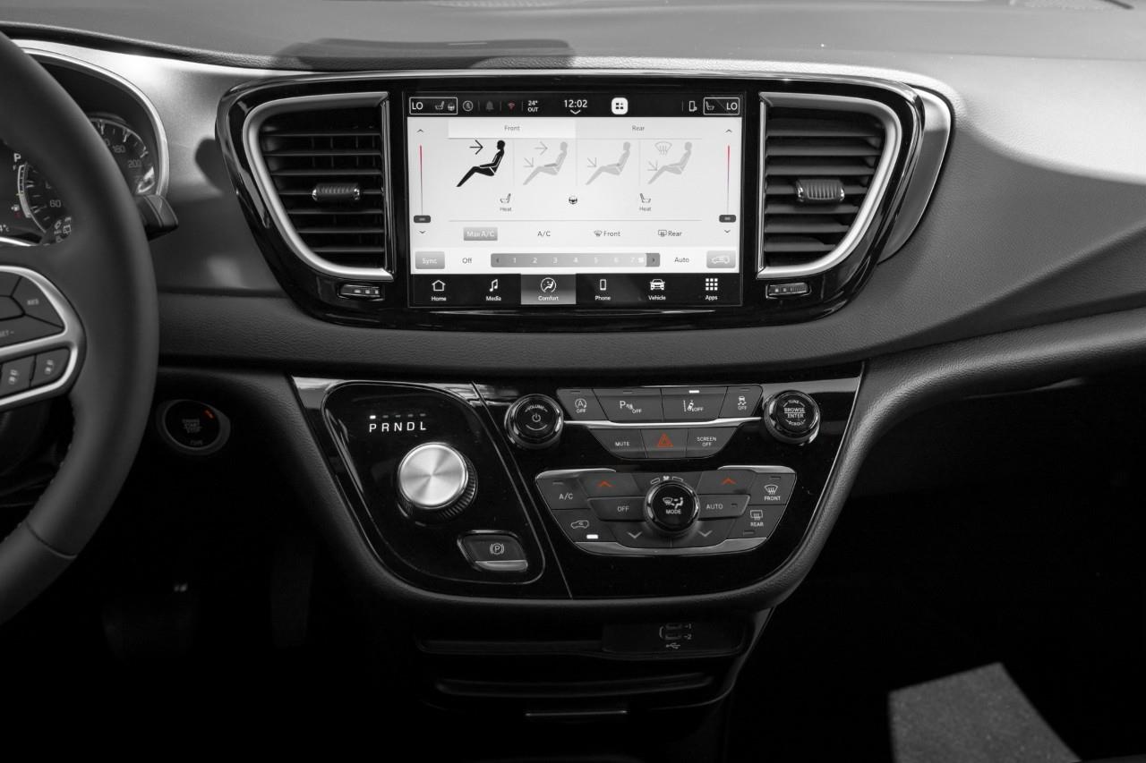 2026 Chrysler Grand Caravan SXT LC3003