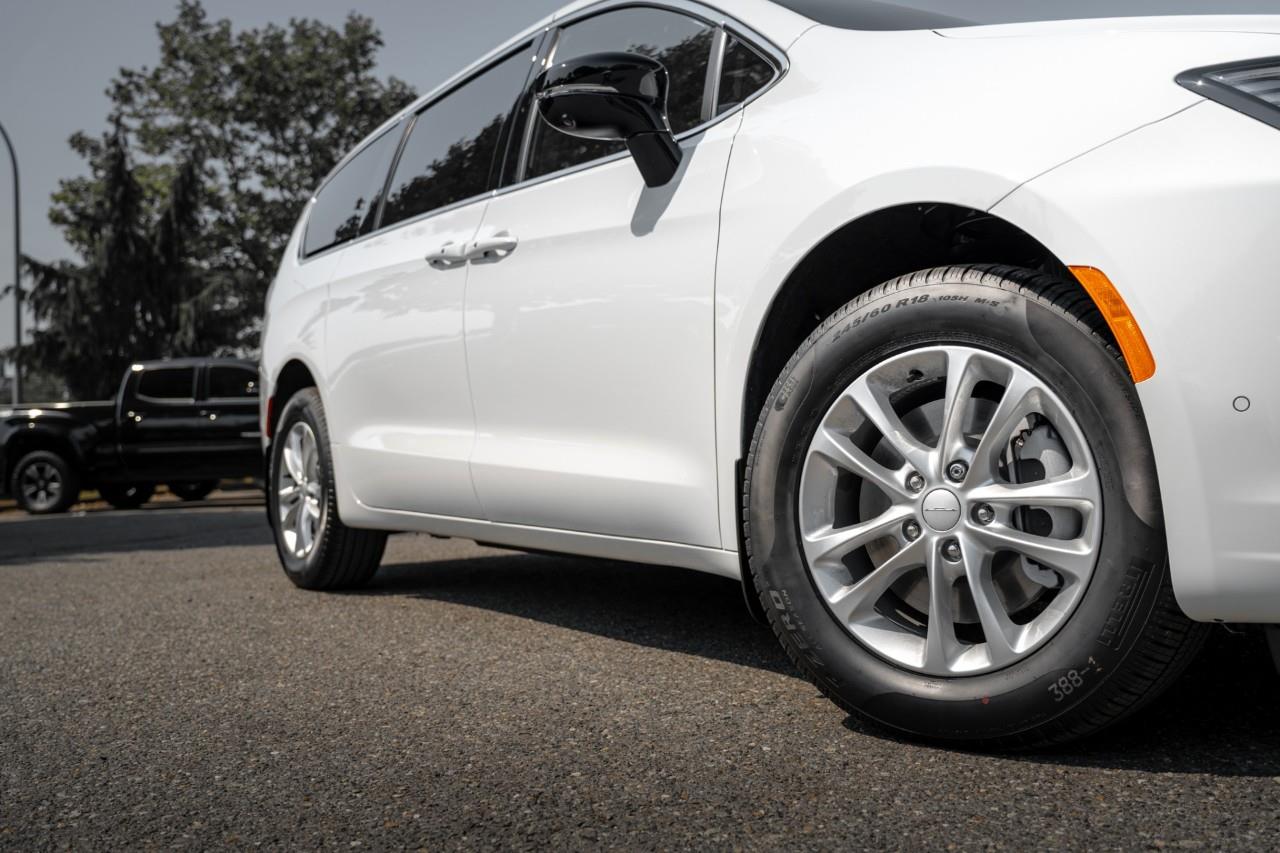 2027 Chrysler Pacifica Select V585076