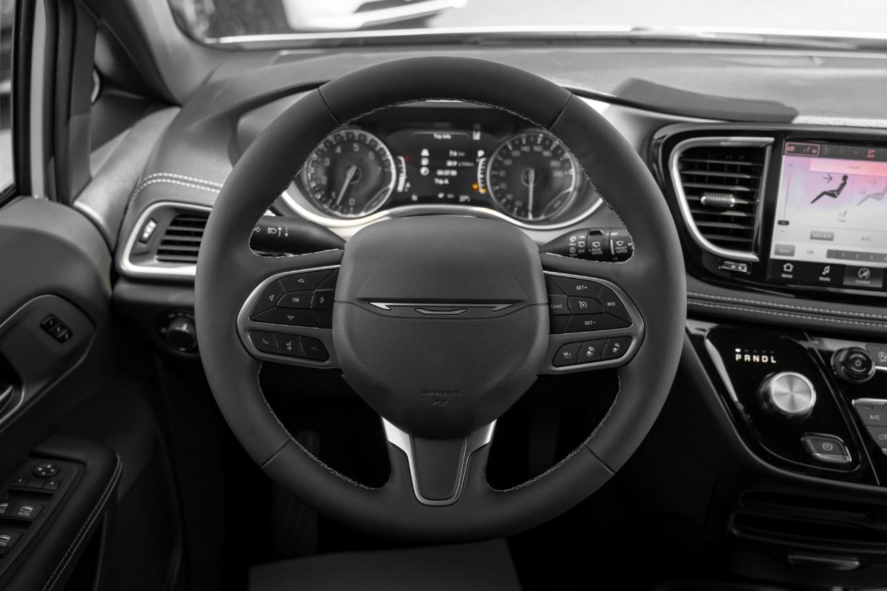 2027 Chrysler Pacifica Select V585076