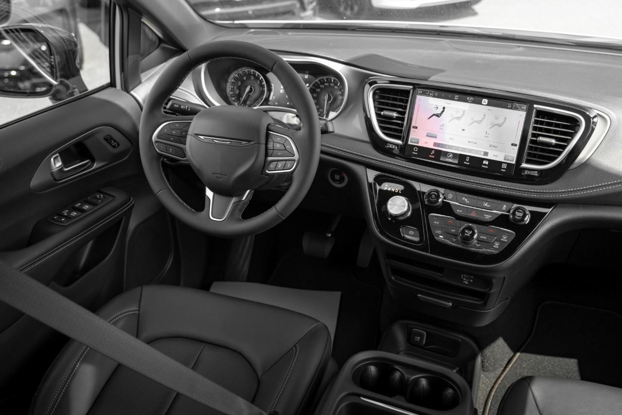2027 Chrysler Pacifica Select V585076