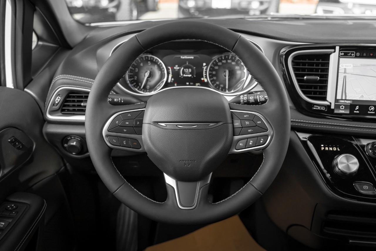 2027 Chrysler Pacifica Select V585043