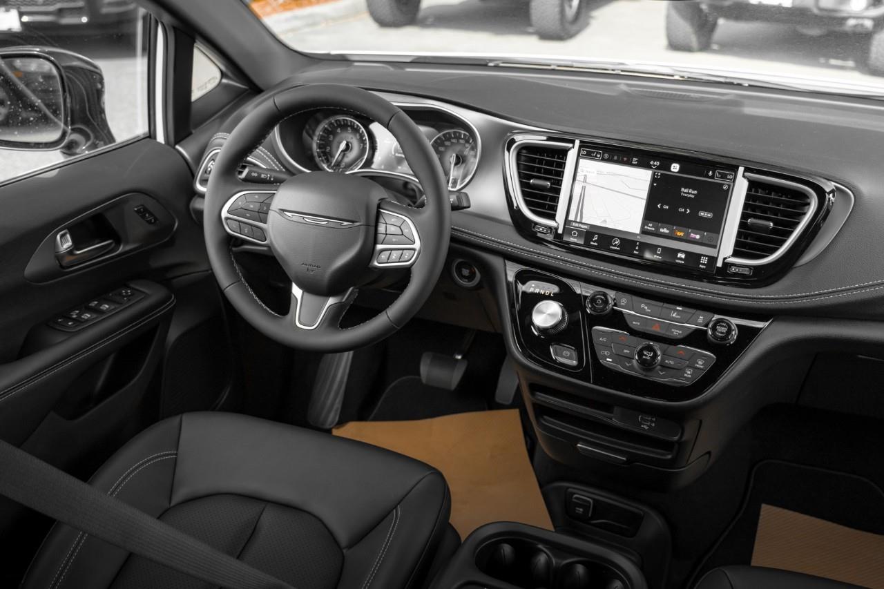 2027 Chrysler Pacifica Select V585043