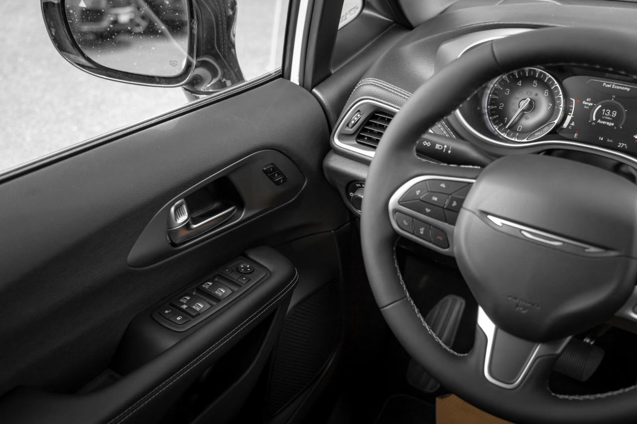 2027 Chrysler Pacifica Select V585043