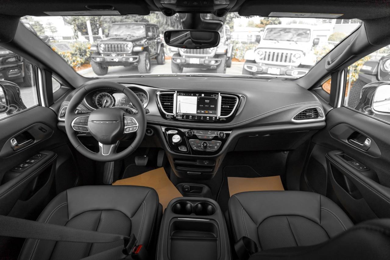 2027 Chrysler Pacifica Select V585043