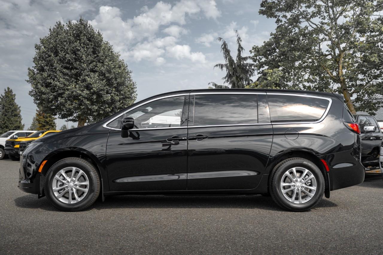 2027 Chrysler Pacifica Select V585044