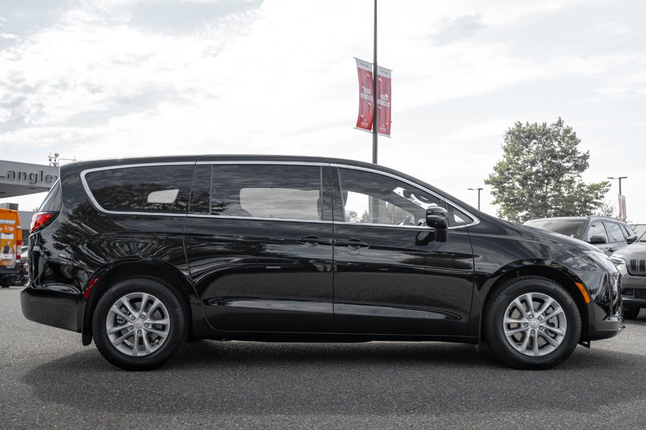 2027 Chrysler Pacifica Select V585044