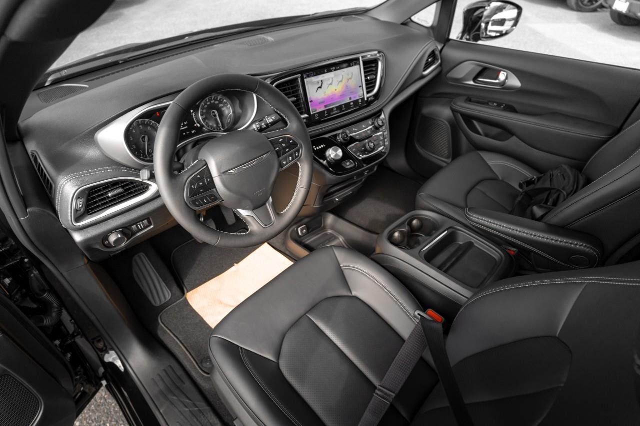 2027 Chrysler Pacifica Select V585044