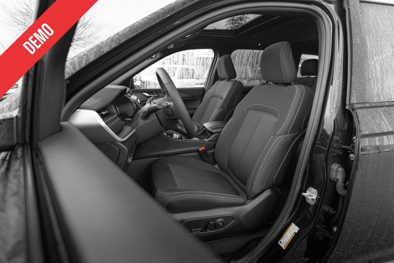 2024 Jeep Grand Cherokee Laredo LC2819