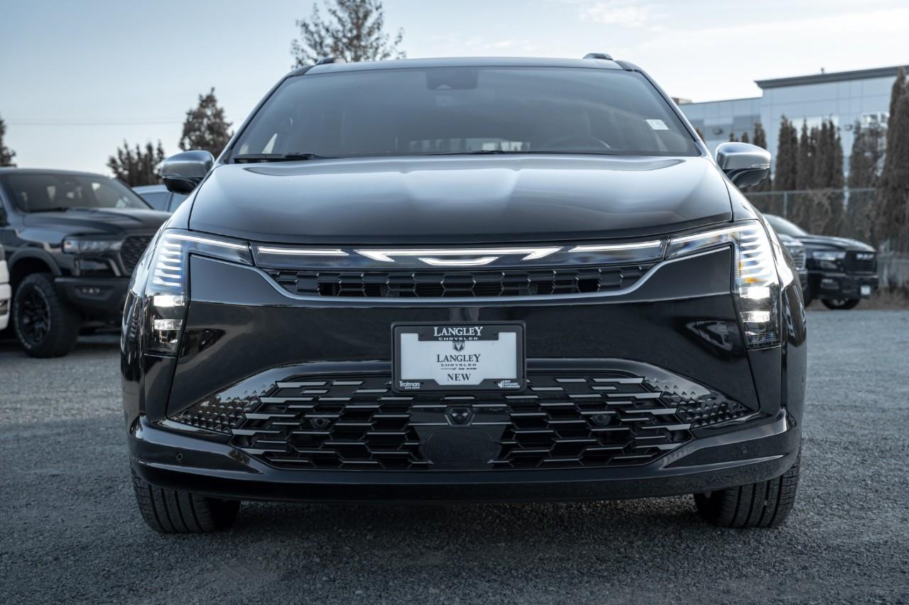 2027 Chrysler Pacifica Pinnacle V588852
